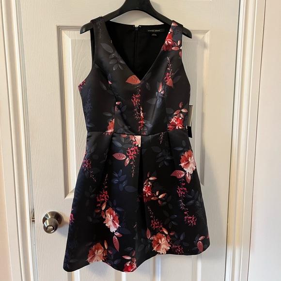 NWT floral fit & flare dress - Picture 2 of 12
